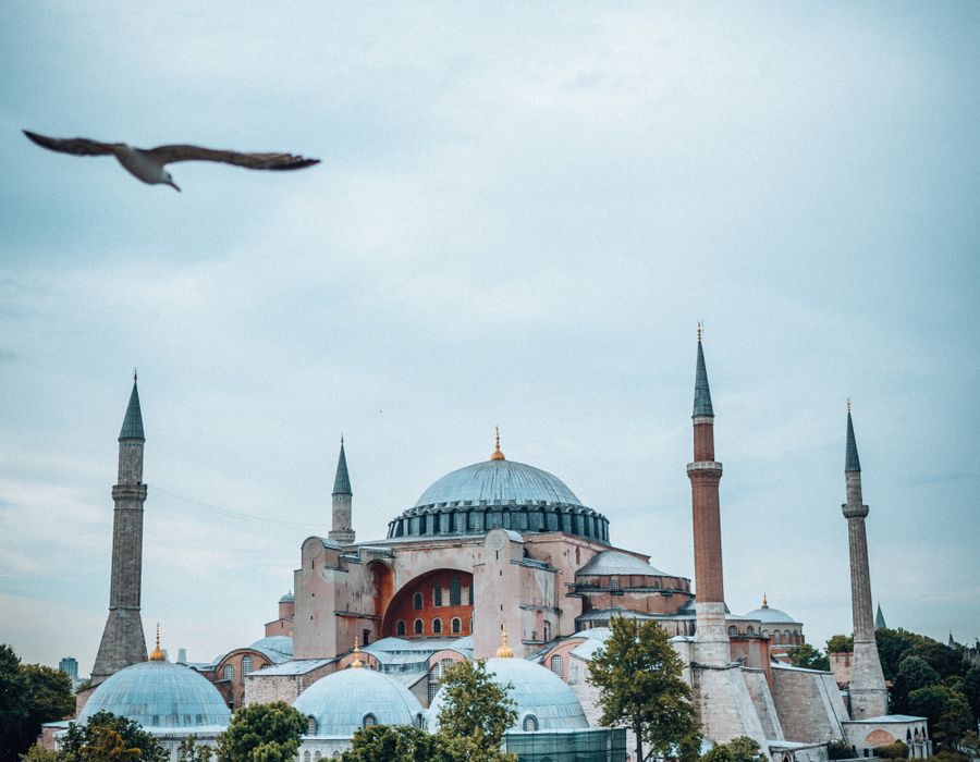 İstanbul Sultanahmet'te Ayasofya'nın silueti