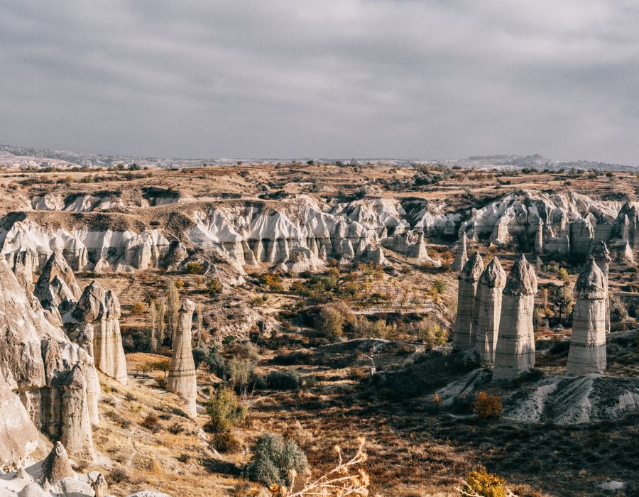 Kapadokya Göreme'de peribacaları ve vadiler