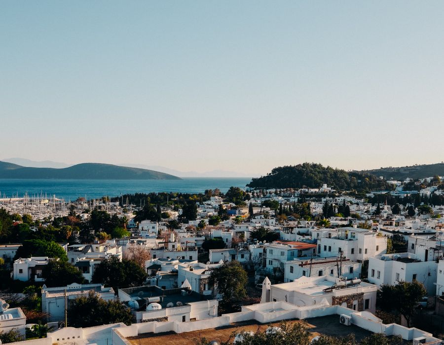 Bodrum’da marina ve beyaz evler