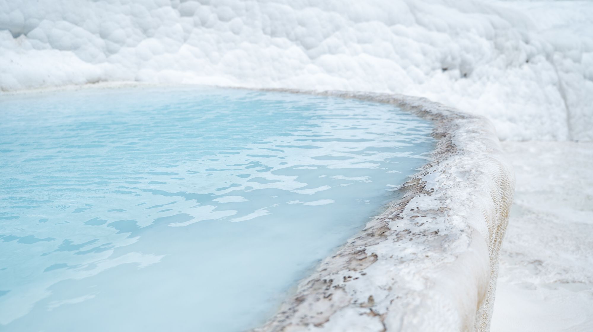 Pamukkale’nin bembeyaz traverten basamakları