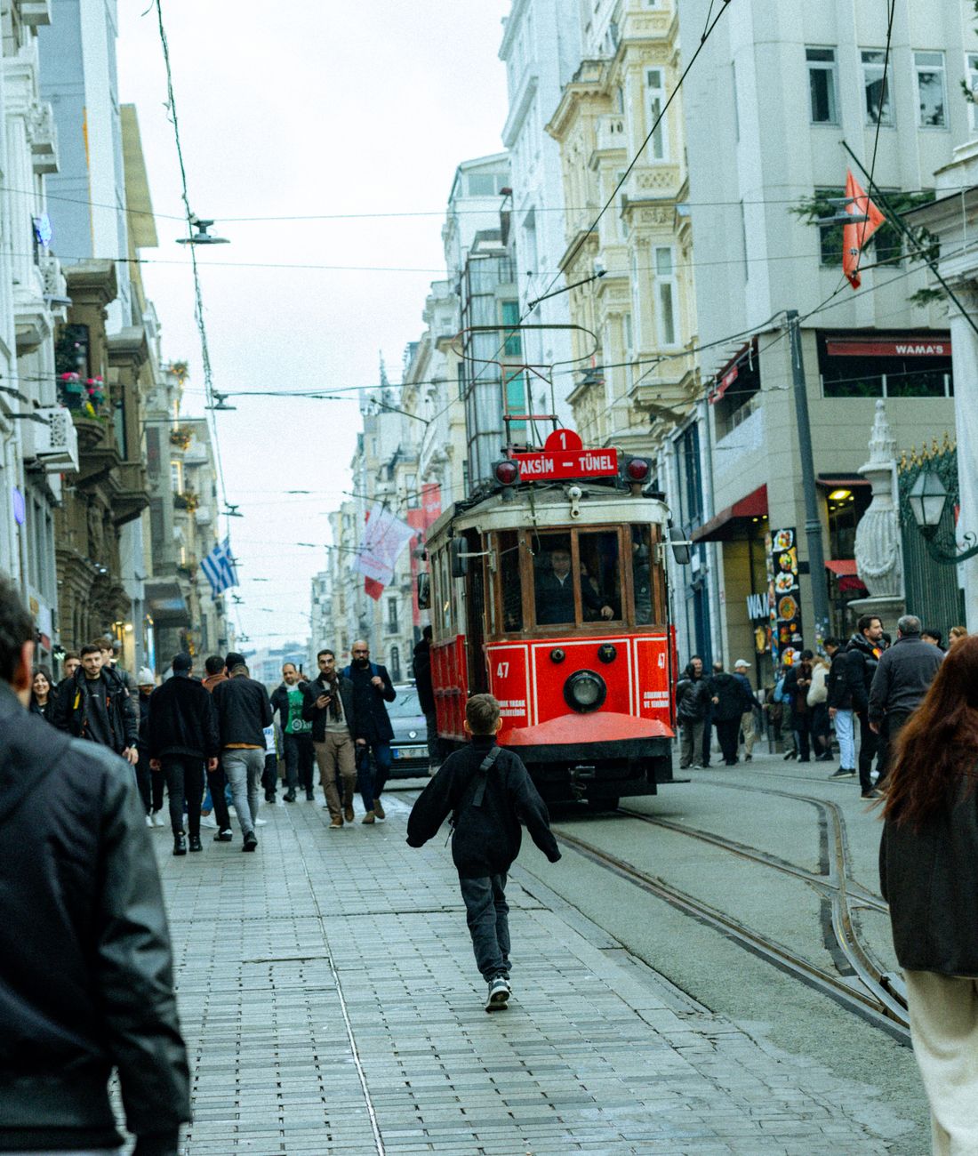 İstanbul Beyoğlu’nda tarihi bir cadde