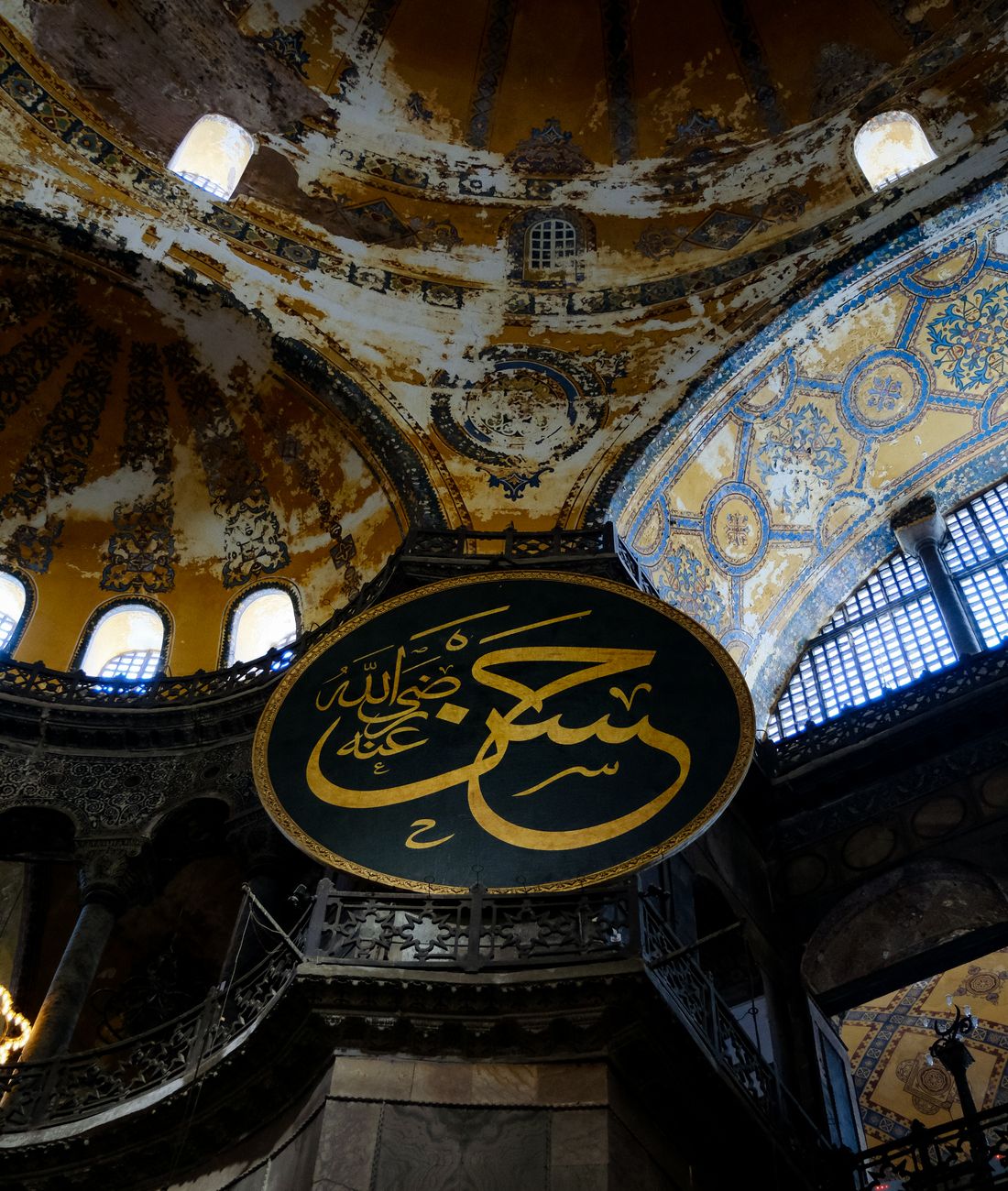 Ayasofya’nın iç mekânı ve ana kubbesi