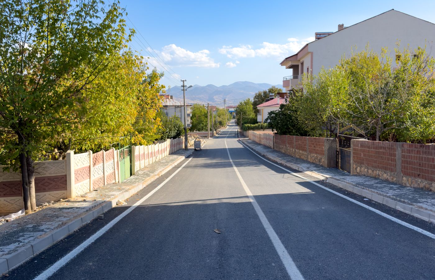 Doğu Anadolu’da dağ yolundan geçen manzara